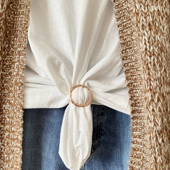 Set of 4 Gold-Toned Round Scarf Rings – Hammered T-Shirt Tie Clips / Scarf Styli - Picture 2 of 15